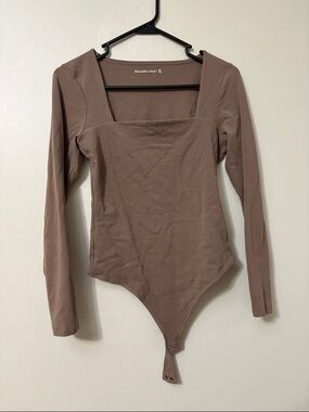 Abercrombie & Fitch Taupe Square-Neck Long Sleeve Bodysuit